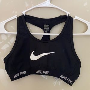 Nike juniors sports bra